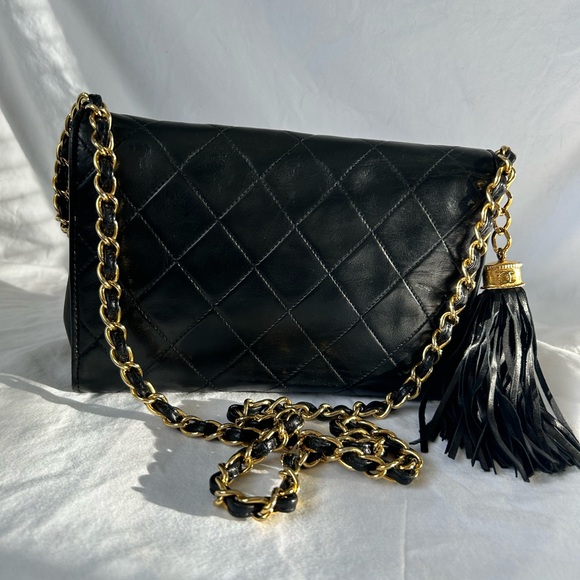 PRE-LOVED CHANEL™ 1986-88 BLACK QUILTED LAMBSKIN CC TASSEL FLAP BAG - Picture 13 of 15